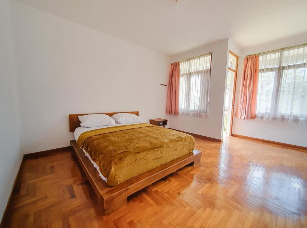 Istana Bunga - The 4 Bedroom Bandung